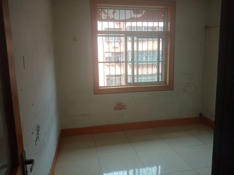 家具家電齊全，暖氣齊全4室2廳