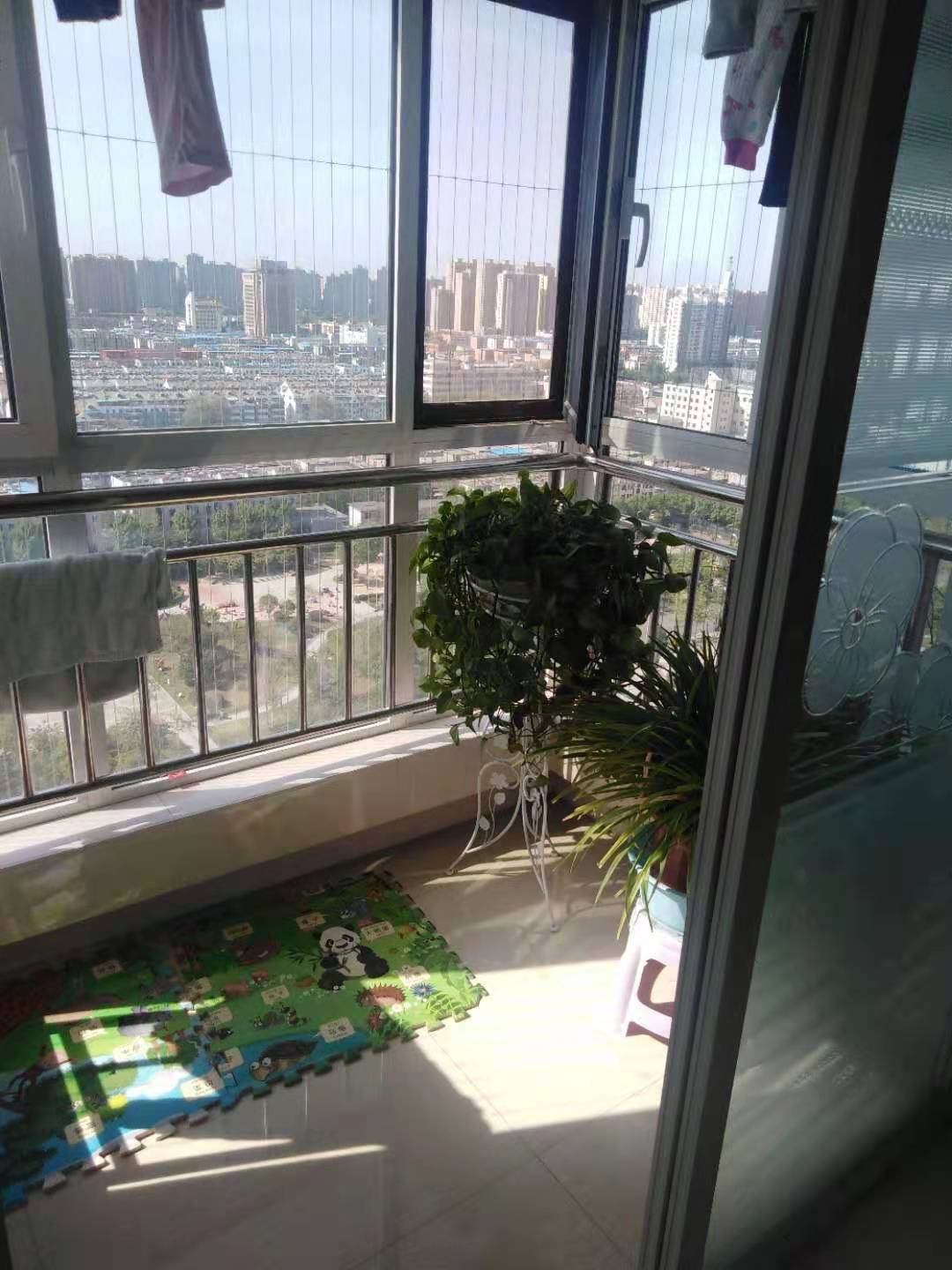 學區(qū)房中央城2室2廳1衛(wèi)98m2全明戶型，朝向采光好。