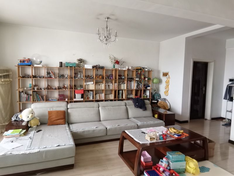 房東置換急售，送全部家具家電，采光好，誠心出售，隨時看房。