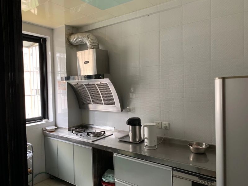 精裝修3室2廳2衛(wèi)167m2166萬(wàn)元