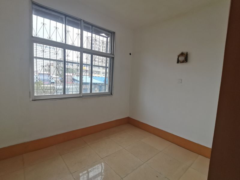 出租，問(wèn)天東區(qū)對(duì)過(guò)安樂(lè)街市建宿舍，3樓，2室1廳，簡(jiǎn)裝