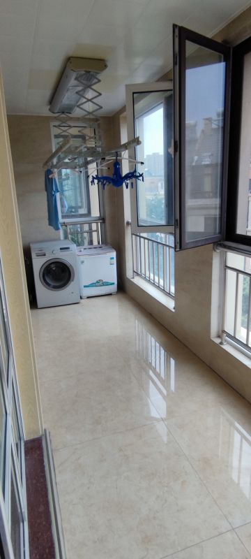 精裝修3室2廳1衛(wèi)120m22500元/月