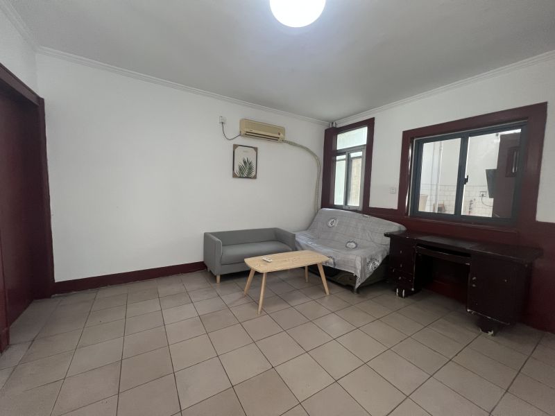 3室1廳1衛(wèi)， 繁華商圈，近學(xué)校，好房出租。