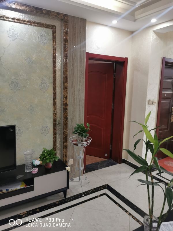 房東直售，急用錢。