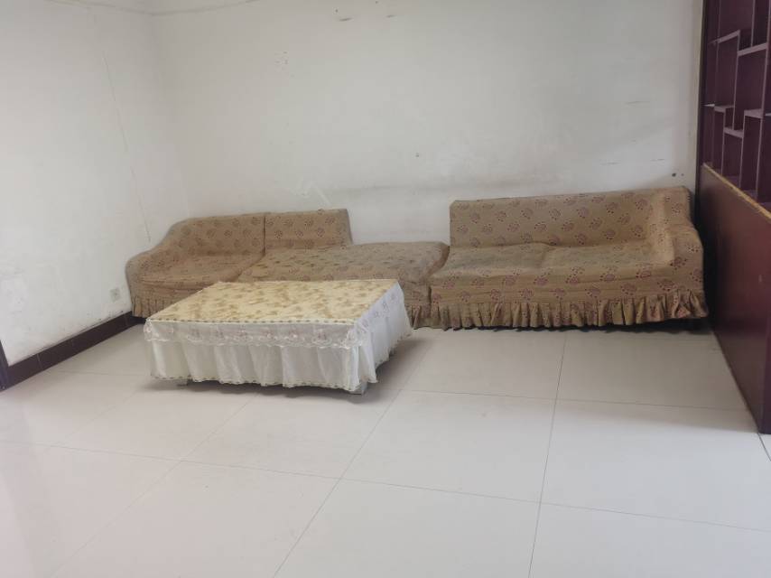 普通裝修3室2廳1衛(wèi)98m2850元/月