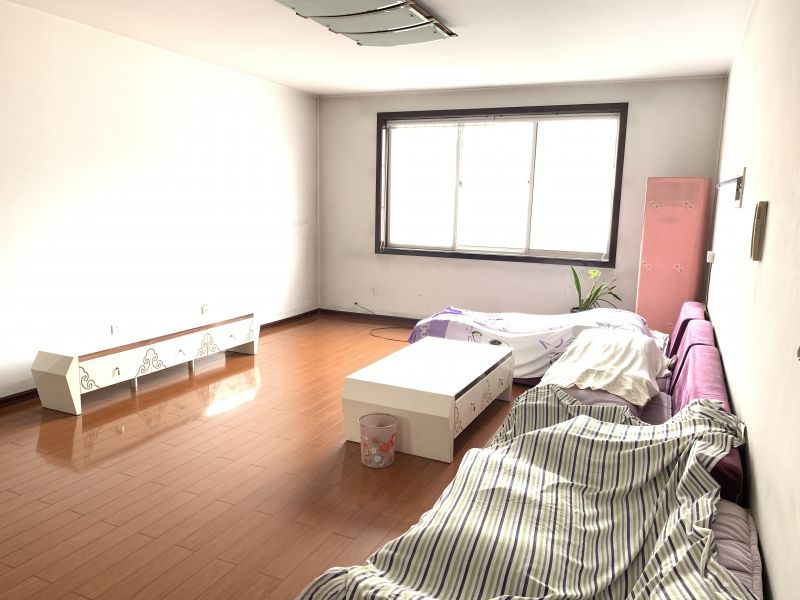 普通裝修3室2廳1衛(wèi)147m2148萬元