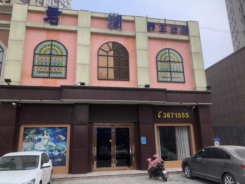 3室0廳1衛(wèi)， 繁華商圈，近學(xué)校，好房出租。