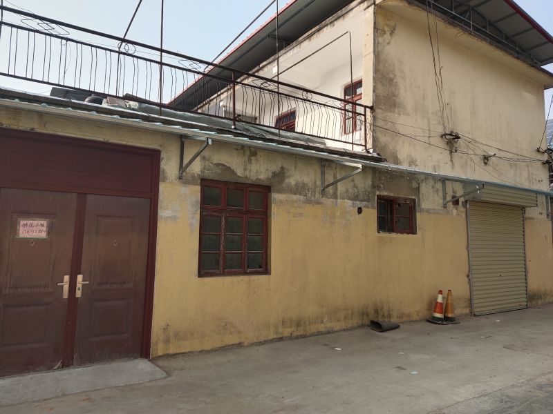 新華街獨院，有門頭，有停車位，適合商住兩用