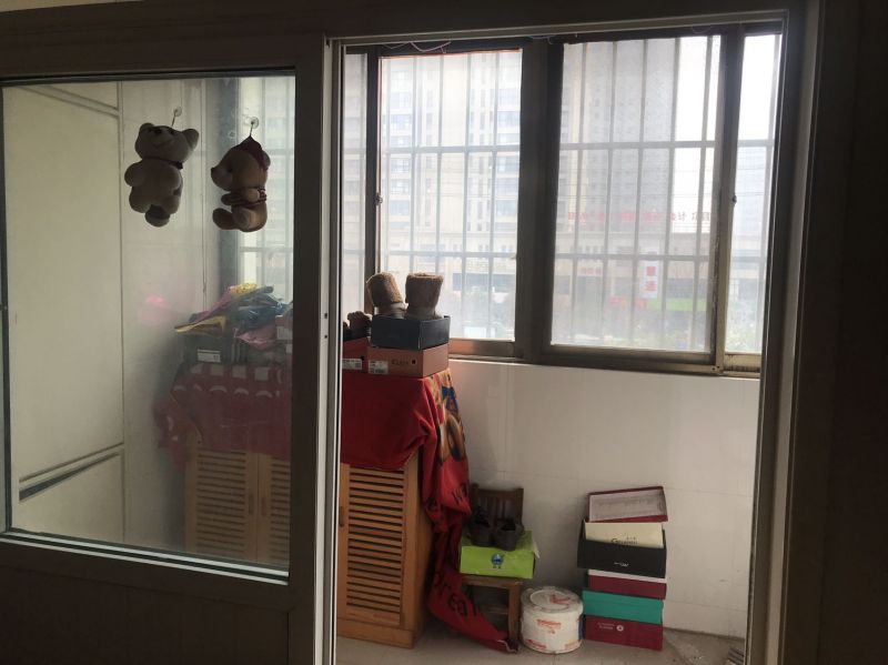 精裝修3室1廳1衛(wèi)84m282萬元