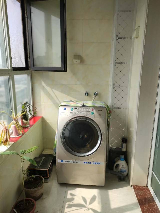 精裝修2室2廳1衛(wèi)105m21400元/月