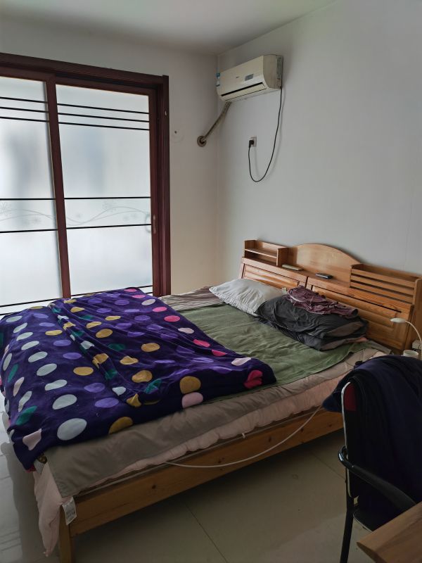 3室2廳1衛(wèi)2100元/月138m2普通裝修出租