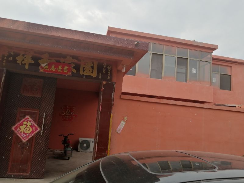 普通裝修5室1廳1衛(wèi)230m2700元/月