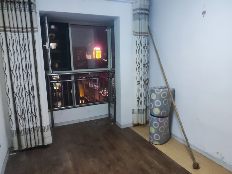 普通裝修2室2廳1衛(wèi)102m21500元/月