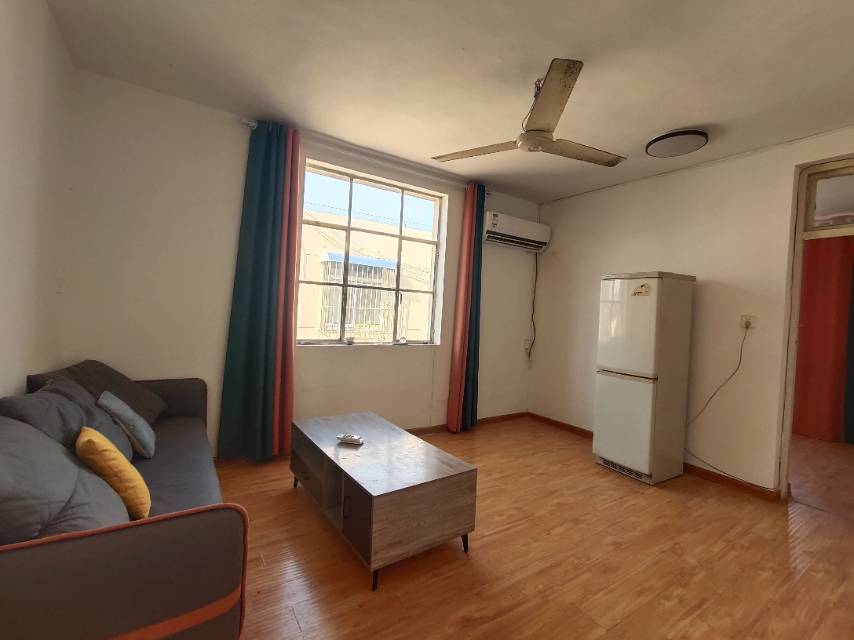 普通裝修3室1廳1衛(wèi)80m21250元/月