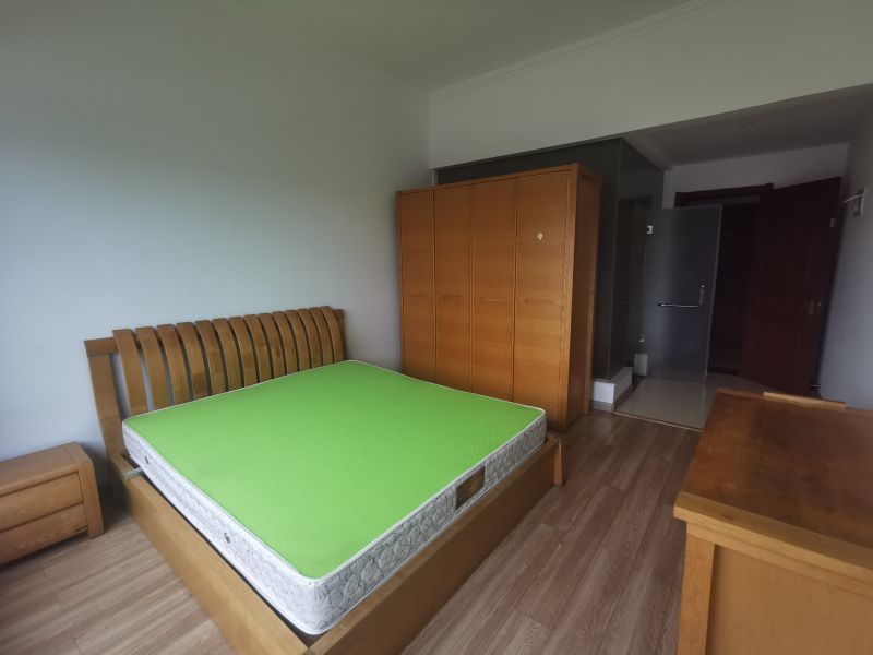 普通裝修1室1廳1衛(wèi)40m21100元/月