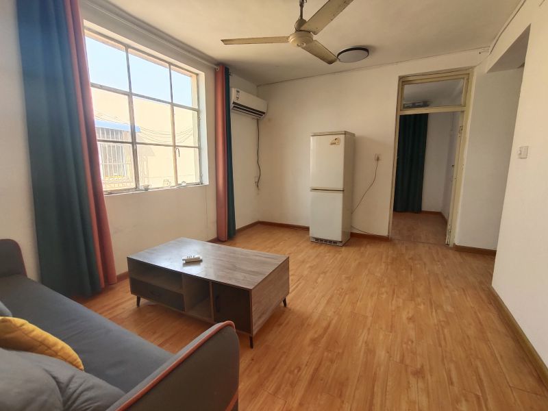 普通裝修3室1廳1衛(wèi)78m21100元/月