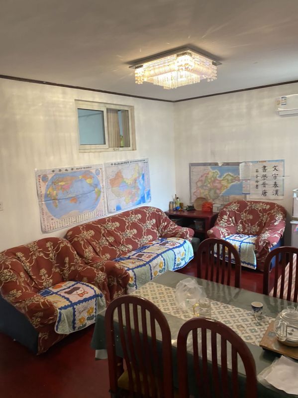 普通裝修3室1廳1衛(wèi)82m22000元/月