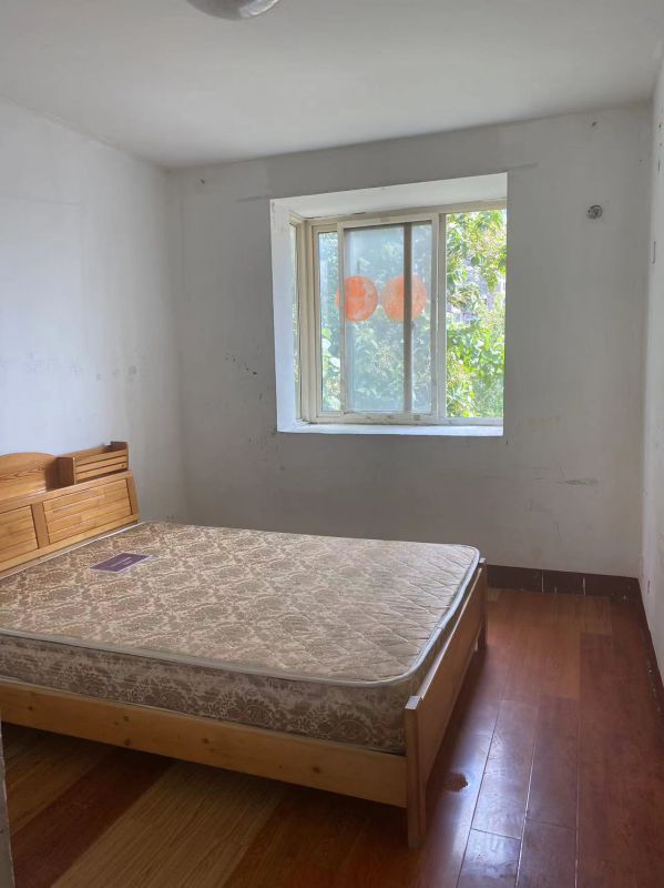 普通裝修2室1廳1衛(wèi)72m2900元/月