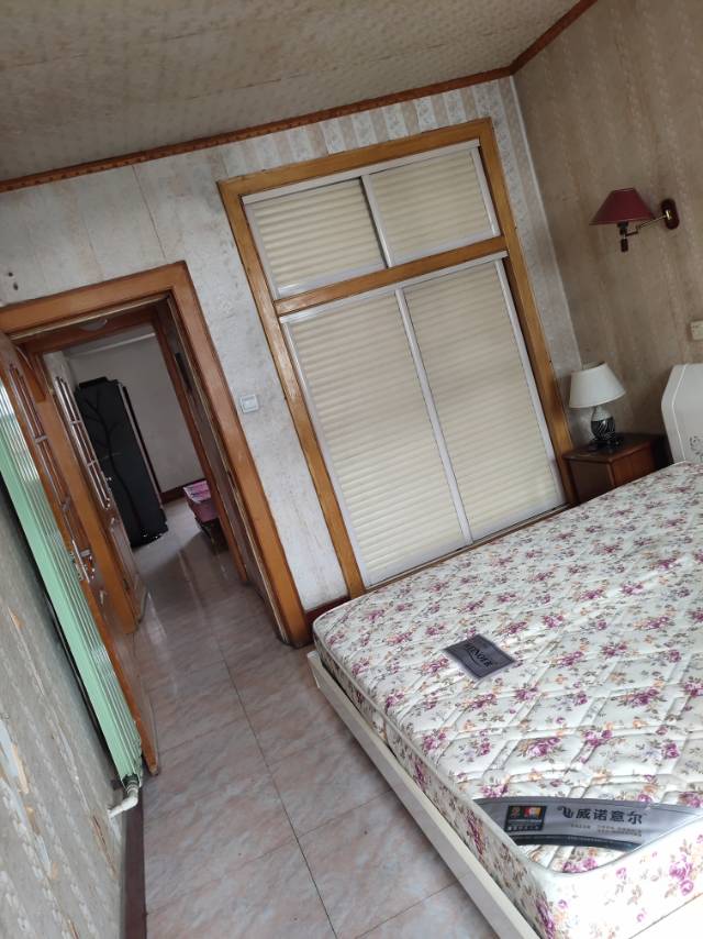 普通裝修3室1廳1衛(wèi)107m21200元/月