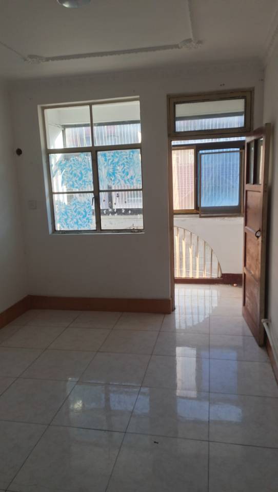 普通裝修3室1廳1衛(wèi)74m21100元/月