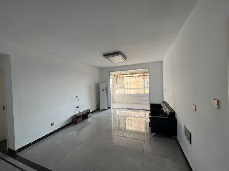 普通裝修3室1廳1衛(wèi)135m21200元/月