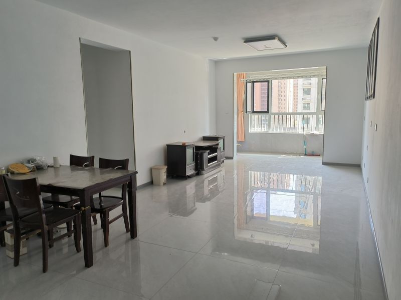 品質(zhì)小區(qū)！4室2廳2衛(wèi)141m2，近學(xué)校，隨時看房。