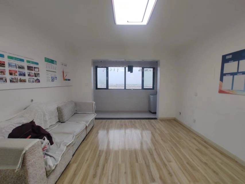 普通裝修3室2廳2衛(wèi)129m21600元/月