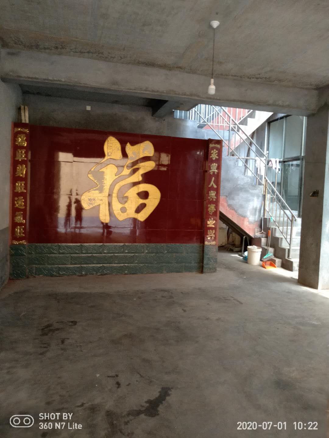 普通裝修3室2廳2衛(wèi)220m2600元/月