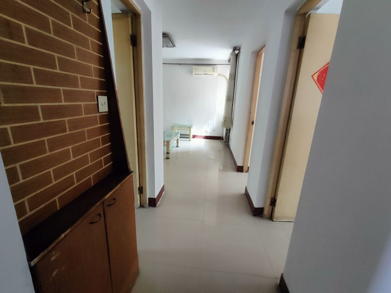 誠信花園三室一廳一衛(wèi)