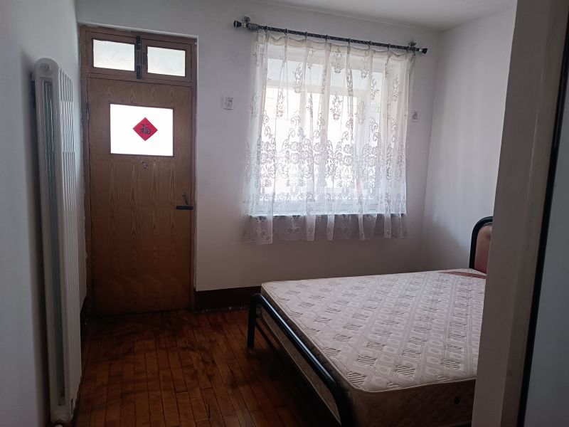 普通裝修3室1廳1衛(wèi)90m21700元/月