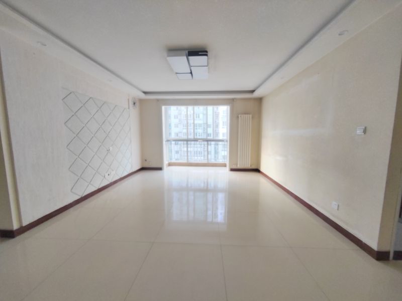 新上！急售好房，3室2廳1衛(wèi)118m2普通裝修。