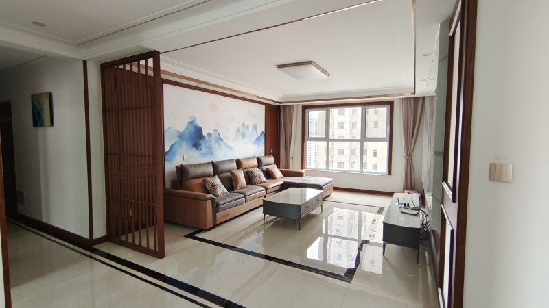 精裝修3室2廳2衛(wèi)140m2115萬元