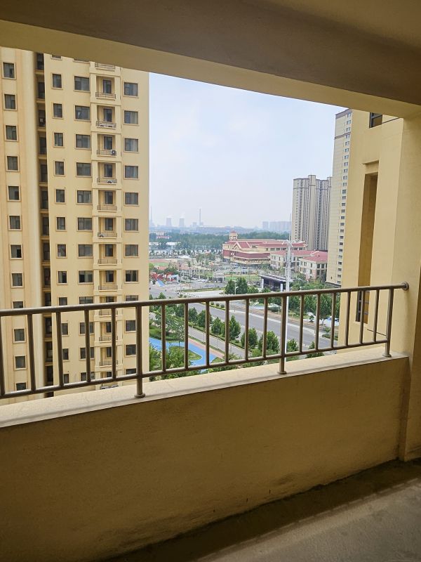 136平三室兩廳帶大露臺特價86.8！！