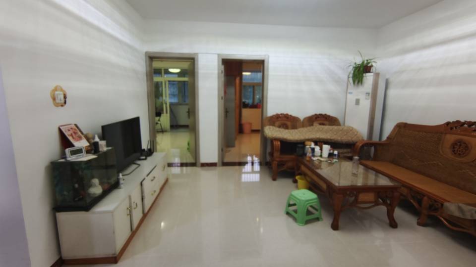 2樓土轉(zhuǎn)已交精裝修帶車(chē)儲(chǔ)84m266萬(wàn)元