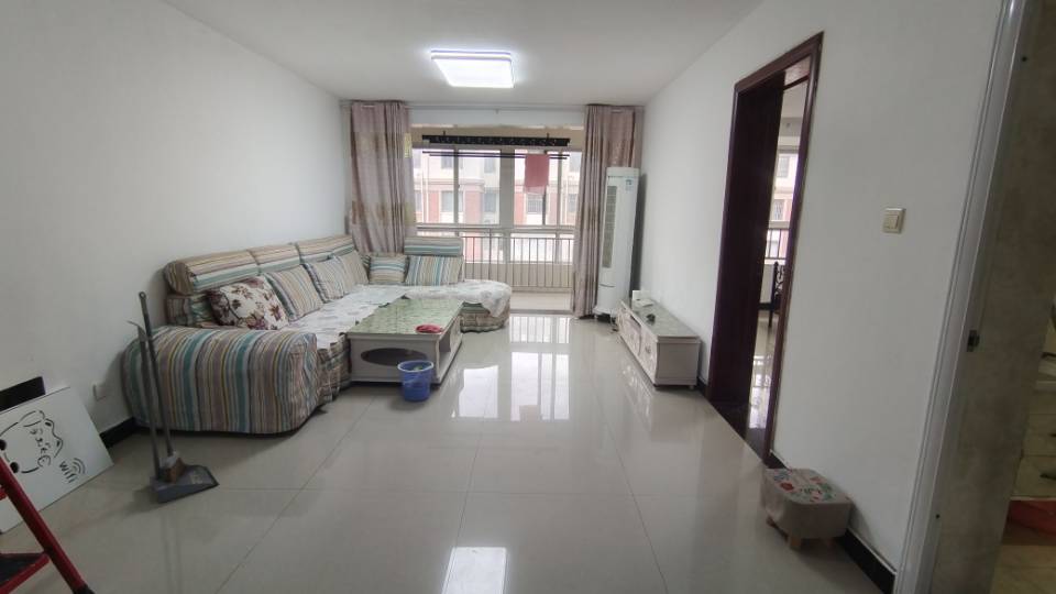 城東三室，基本都有，3室2廳1衛(wèi)95m21350元/月