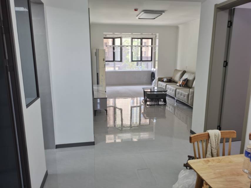 精裝修2室2廳1衛(wèi)95m21300元/月