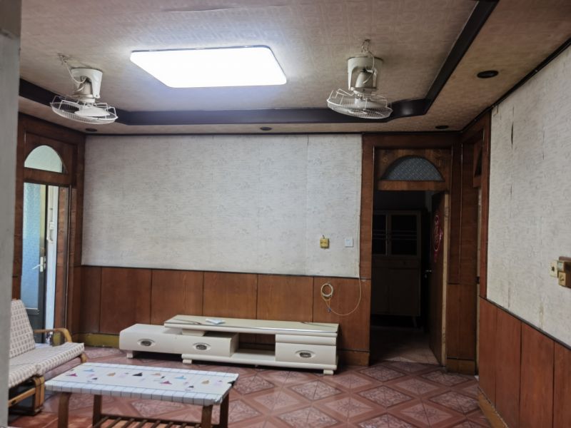 普通裝修4室2廳1衛(wèi)100m21680元/月