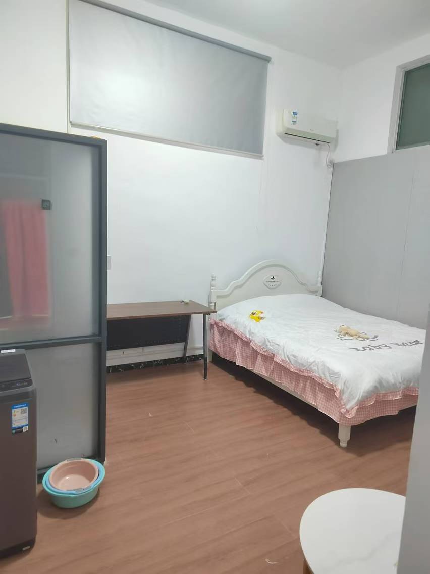 精裝修1室1廳1衛(wèi)76m21200元/月