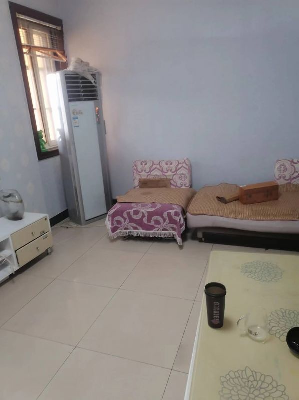 普通裝修3室2廳1衛(wèi)100m21200元/月