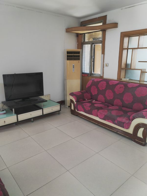 普通裝修3室1廳1衛(wèi)80m21100元/月