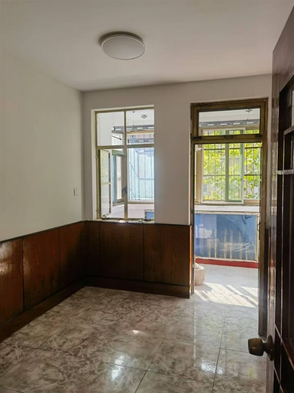 精裝修4室2廳1衛(wèi)120m21680元/月