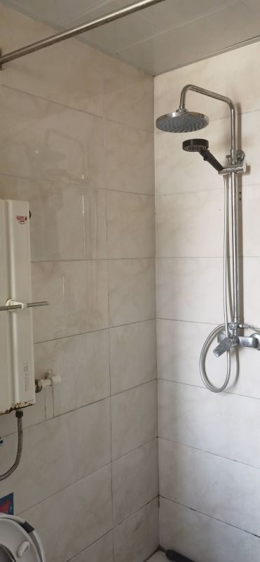 精裝修3室1廳1衛(wèi)80m21000元/月