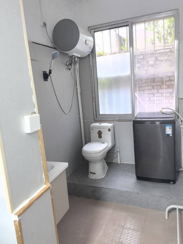 精裝修1室0廳1衛(wèi)39m2600元/月