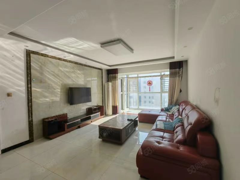 精裝修3室2廳1衛(wèi)145m2119萬元