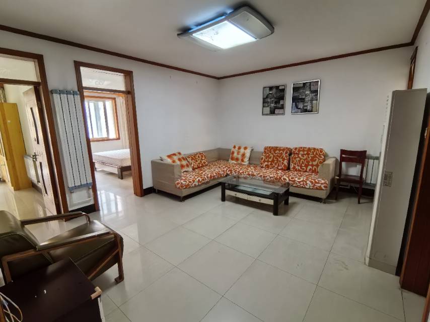 普通裝修3室2廳1衛(wèi)103m21580元/月