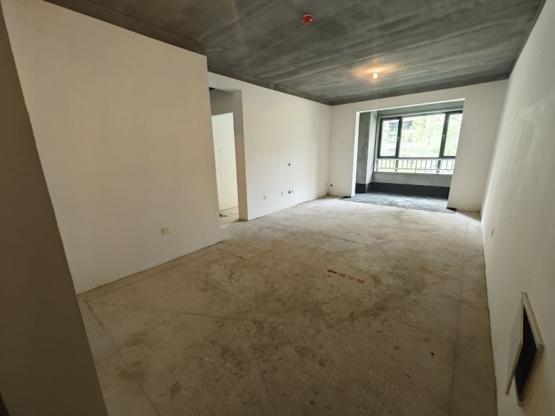 毛坯2室2廳1衛(wèi)90m237萬(wàn)元