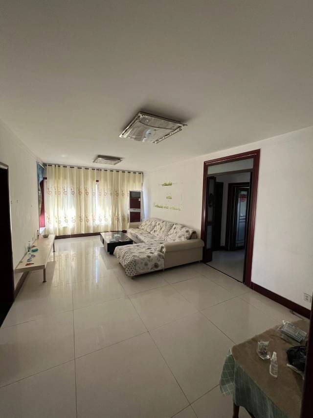 精裝修3室2廳1衛(wèi)116m21500元/月