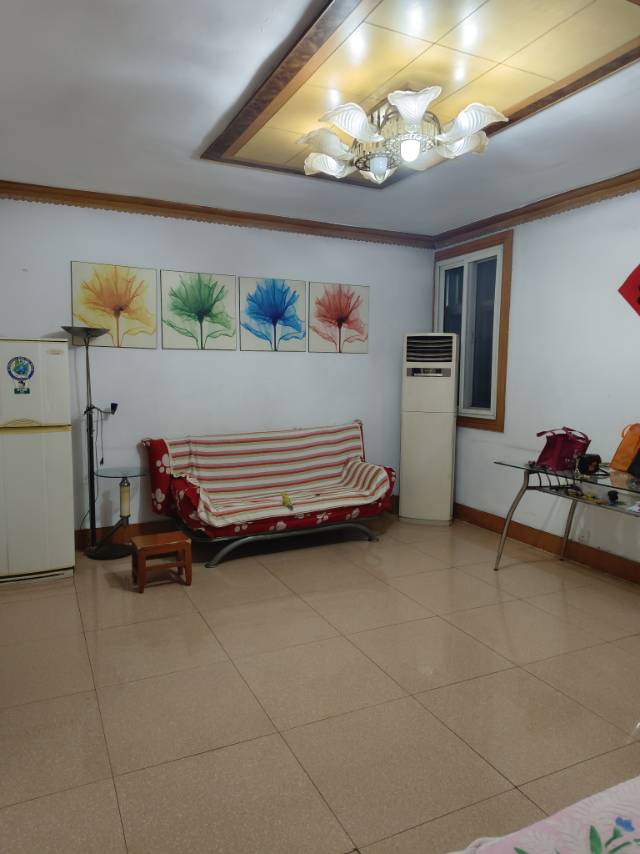 精裝修3室1廳1衛(wèi)90m21580元/月