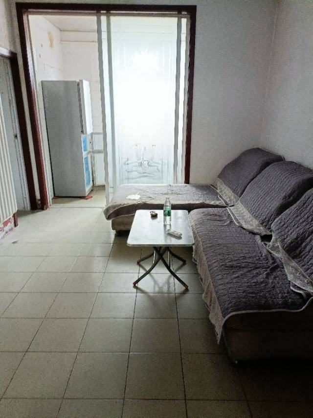 普通裝修3室1廳1衛(wèi)75m21000元/月