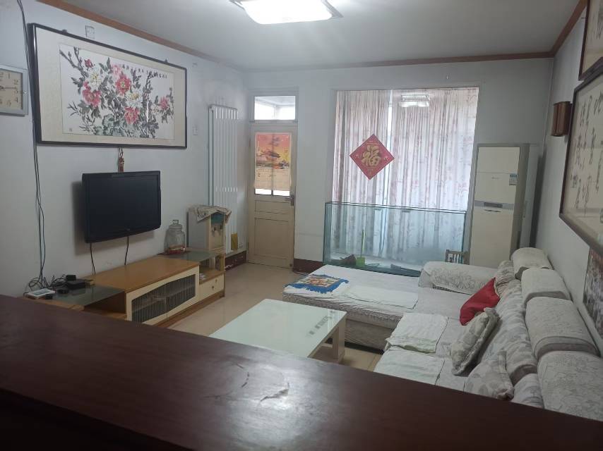 普通裝修3室2廳2衛(wèi)130m21350元/月